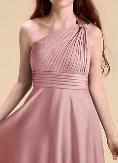Azazie Charlize Junior Robe Trapèze en Satin extensible Plissée Rose Poussiéreuse image7