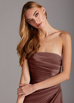 Azazie Lexie Robes de demoiselle d'honneur Robe Fourreau Convertible en Satin extensible Sans bretelle Expresso image6