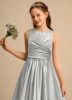 Azazie Ducky Girls Formal Abiti da Ragazza di Fiori Abito A-Line in Raso Elasticizzato Plissettato Argento image6