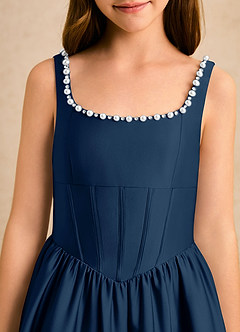 Azazie Enid Girls Formal Robe Demoiselle D'honneur Fillette Robe Trapèze en Satin extensible Perlé Bleu Marine Foncé image6