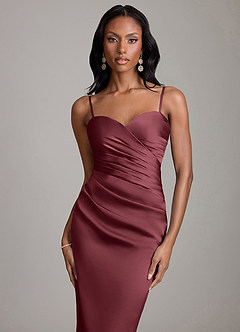 Azazie Sonora Vestidos de damas de honor Vestido de Merlot de Satén Elástico de Corte Recto con Sin tirantes image3