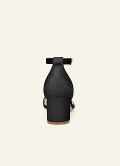 front Conjunto de sandalias de tacón cuadrado de satén mate y clutch tipo sobre a juego