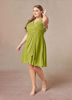 Azazie Theron Mère de la mariée Robes Robe Trapèze en Mousseline de soie Col V plissé Citronnelle image8