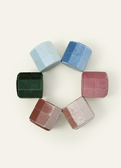 front Pudełko na pierścionek z aksamitu na dzień ślubu