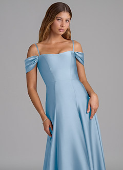 Azazie Seriana Robes de demoiselle d'honneur Robe Trapèze Convertible en Satin extensible Épaule décolletée Poudre Bleue image2