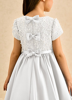 Azazie Cashew Robe Demoiselle D'honneur Fillette Robe Princesse en Mat Satiné avec manches Blanc image7