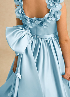 Azazie Eden Robe Demoiselle D'honneur Fillette Robe Princesse en Mat Satiné Plissé Bleu Ciel image6