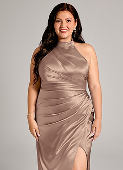 Azazie Jemma Abiti da Damigella Abito Tubino in Raso Metallizzato Plissettato Taupe image12