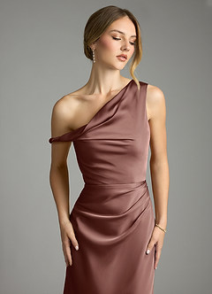 Azazie Emerson Robes de demoiselle d'honneur Robe Sirène en Satin extensible Épaules dénudées Expresso image6