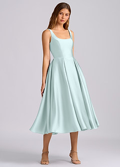 Azazie Amalie Robes de demoiselle d'honneur Robe Trapèze en Satin extensible Plissée Verre De Mer image1