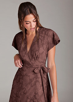 Azazie Ling Robes de demoiselle d'honneur Robe Trapèze en Blumen-Burnout Plissée Expresso image7