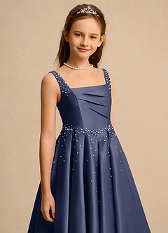 Azazie Mochi Girls Formal Robe Demoiselle D'honneur Fillette Robe Princesse en Mat Satiné Plissée Bleu Orageux image7