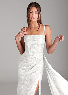 Azazie Denisa Robes de demoiselle d'honneur Robe Fourreau en Blumen-Burnout Plissée Blanc image6