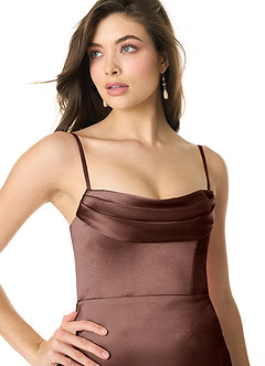 Azazie Liv Jurken voor bruidsmeisjes Converteerbaar Jurk van Metaalachtig Satijn met Kolom Off the Shoulder Espresso image2