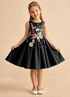 Azazie Prima vestidos de niña de las flores Vestido Negro de Satin Mate de Línea A con Lazo image1