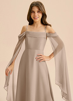 Azazie Moana Junior Robe Trapèze en Mousseline de soie Plissé Taupe image7
