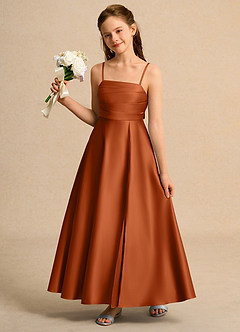 Azazie Pebbles Girls Formal Robe Demoiselle D'honneur Fillette Robe Trapèze en Mat Satiné Plissée Orange Brûlée image1