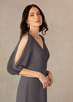 Azazie Bronwyn vestidos de madre de la novia Vestido de Gris Acero de Gasa de Corte En A con Cuello de pico fruncido image3