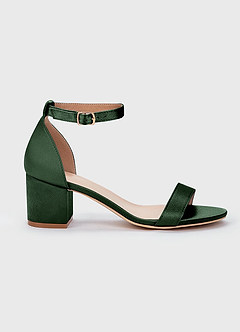 front Farblich passendes Set aus Sandalen und Clutch aus Metallic-Satin