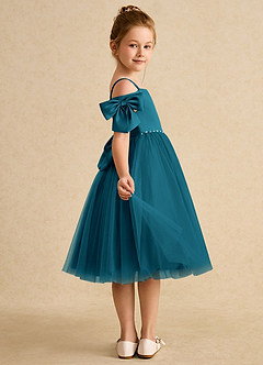 Azazie Amie Robe Demoiselle D'honneur Fillette Robe Trapèze en Mat Satiné Épaule décolletée Bleu Encre image6