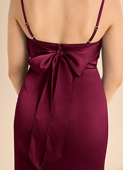 Azazie Mai Junior Robe Fourreau en Satin extensible Décolleté en cœur Bourgogne image6
