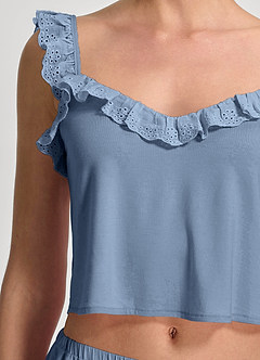 front Pyjamaset van zachte rayon met ruches, camisole en shortje.