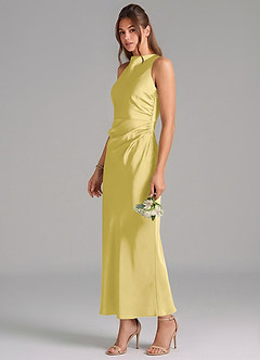 Azazie Evadne Vestidos de damas de honor Vestido de Canario de Satén Elástico de Corte Recto con Plisado image1