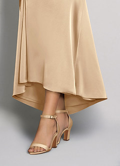 front Matchende farve stretch satin sandaler med chunky hæl og plisseret clutch sæt