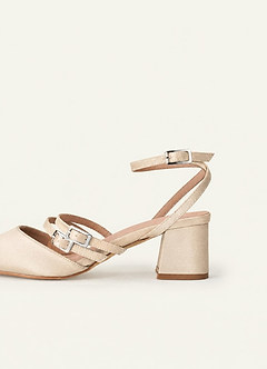 front Yhteensopivan väriset kaksirei'iset slingback-pumput