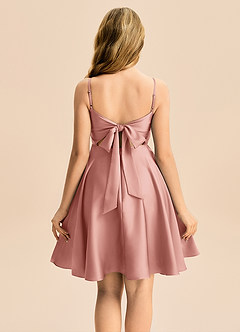 Azazie Miko Junior Vestido de Rosetón de Satén Elástico de Corte en A con Plisado image2