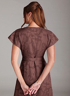 Azazie Ling Robes de demoiselle d'honneur Robe Trapèze en Blumen-Burnout Plissée Expresso image8