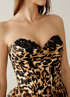 Samara Bruine Luipaard Galajurk met ruches en A-lijn model image9