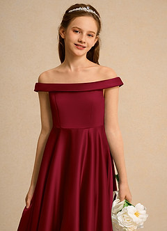 Azazie Teeny Girl Abiti da Ragazza di Fiori Abito A-Line in Raso Opaco Plissettato Borgogna image7