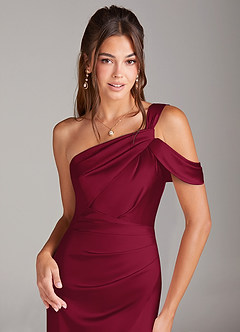 Azazie Wynter Jurken voor bruidsmeisjes Jurk van Stretch Satijn met Kolom Off the Shoulder Bourgondië image5