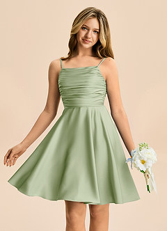 Azazie Miko Junior Vestido de Salvia Polvorienta de Satén Elástico de Corte en A con Plisado image1