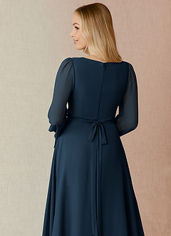 Azazie Leonia Robes de demoiselle d'honneur Robe Trapèze en Mousseline de soie Manches longues Bleu Marine Foncé image11