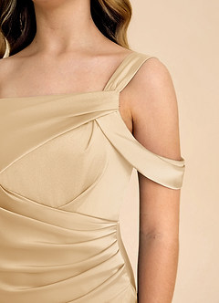 Azazie Wynter Junior Vestido de Oro de Satén Elástico con Plisado image7