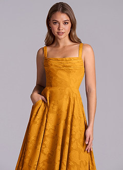 Azazie Shaude Abiti da Damigella Abito A-Line in Burnout Floreale Plissettato Caramello image3