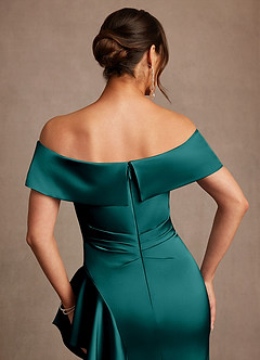 Azazie Kirsty Mère de la mariée Robes Robe Fourreau en Satin extensible Épaule décolletée Paon image6