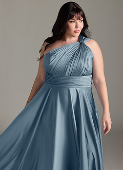 Azazie Charlize Robes de demoiselle d'honneur Robe Trapèze en Satin extensible Ue épaule Bleu Poussiéreux image7