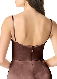 Azazie Liv Jurken voor bruidsmeisjes Converteerbaar Jurk van Metaalachtig Satijn met Kolom Off the Shoulder Espresso image9