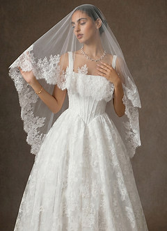front Lace Mantilla Juliette Fingertip Veil