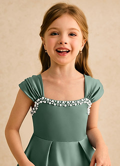 Azazie Yosemite Jurken voor bloemenmeisjes Baljurk Jurk van Mat Satijn Sweetheart Halslijn Eucalyptus image7