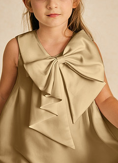 Azazie Zoey Blumenmädchenkleider A-Linie Schleifen Matte Satin Kleid Gold image2