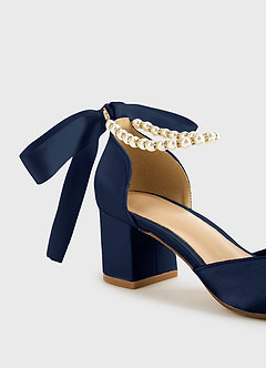 front Matchande färg matt satin pärla och rosett spetsiga tå blockklackar