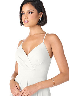Azazie Avelina Robes de demoiselle d'honneur Robe Trapèze en Mousseline de soie Col V plissé Blanc image8