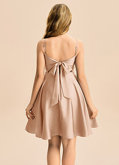 Azazie Miko Junior Vestido de Rosa Inglesa de Satén Elástico de Corte en A con Plisado image2