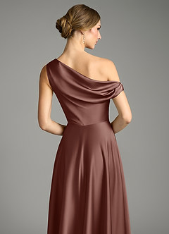 Azazie Xanthe Robes de demoiselle d'honneur Robe Trapèze en Satin extensible Épaules dénudées Expresso image6