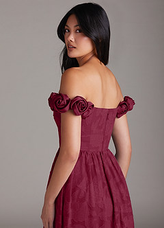 Azazie Autumn Robes de demoiselle d'honneur Robe Trapèze Convertible en Blumen-Burnout Épaule décolletée Bourgogne image6