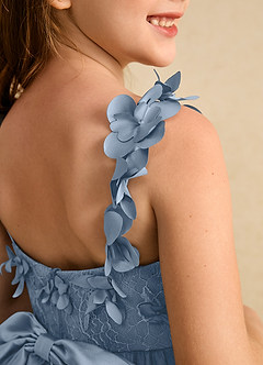 Azazie Tweety Robe Demoiselle D'honneur Fillette Robe Trapèze en Tulle Dentelle Bleu Poussiéreux image7